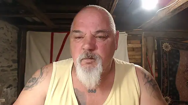 Newfiesausage1972 online show from 05.23.26