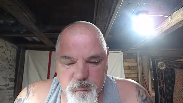 Newfiesausage1972 online show from 05.24.26