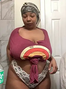 Snapshot of 1BeautyN1Beast chatting on 12.10.24 1BeautyN1Beast online show from 12.10.24