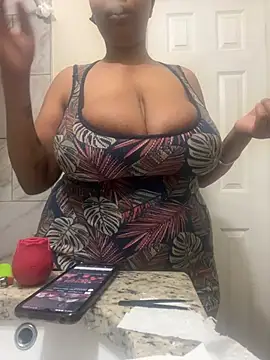 Snapshot of 1BeautyN1Beast chatting on 12.20.24 1BeautyN1Beast online show from 12.20.24