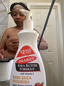 Snapshot of 1BeautyN1Beast chatting on 01.13.25 1BeautyN1Beast online show from 01.13.25