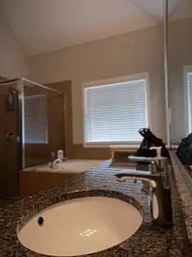 Snapshot of 1BeautyN1Beast chatting on 09.25.25 1BeautyN1Beast online show from 09.25.25