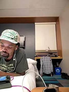 Snapshot of 1BeautyN1Beast chatting on 10.01.25 1BeautyN1Beast online show from 10.01.25