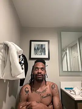 Snapshot of 1BeautyN1Beast chatting on 11.06.25 1BeautyN1Beast online show from 11.06.25