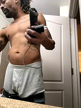 Snapshot of 1BeautyN1Beast chatting on 11.12.25 1BeautyN1Beast online show from 11.12.25