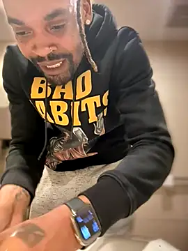 Snapshot of 1BeautyN1Beast chatting on 11.17.25 1BeautyN1Beast online show from 11.17.25