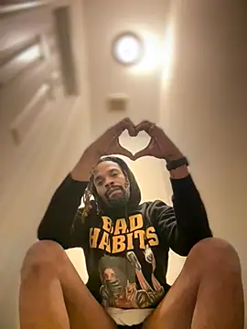 Snapshot of 1BeautyN1Beast chatting on 11.29.25 1BeautyN1Beast online show from 11.29.25