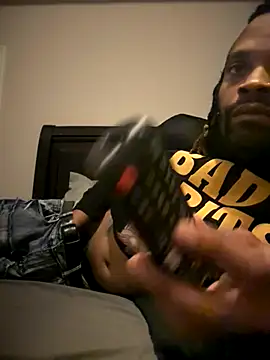 Snapshot of 1BeautyN1Beast chatting on 12.04.25 1BeautyN1Beast online show from 12.04.25