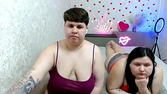 Snapshot of BeckyAndHellen chatting on 02.19.25 BeckyAndHellen online show from 02.19.25