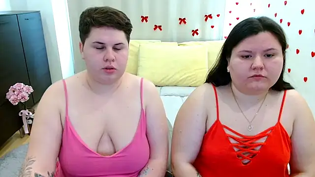 Snapshot of BeckyAndHellen chatting on 11.01.25 BeckyAndHellen online show from 11.01.25