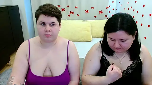 Snapshot of BeckyAndHellen chatting on 11.11.25 BeckyAndHellen online show from 11.11.25