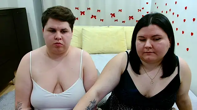 Snapshot of BeckyAndHellen chatting on 11.15.25 BeckyAndHellen online show from 11.15.25