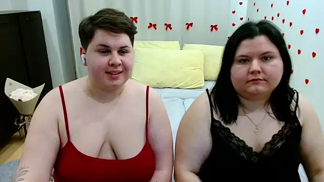 Snapshot of BeckyAndHellen chatting on 12.02.25 BeckyAndHellen online show from 12.02.25