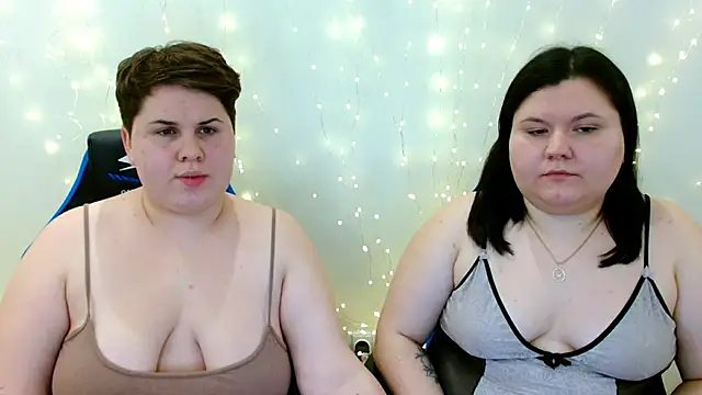 Snapshot of BeckyAndHellen chatting on 12.13.25 BeckyAndHellen online show from 12.13.25