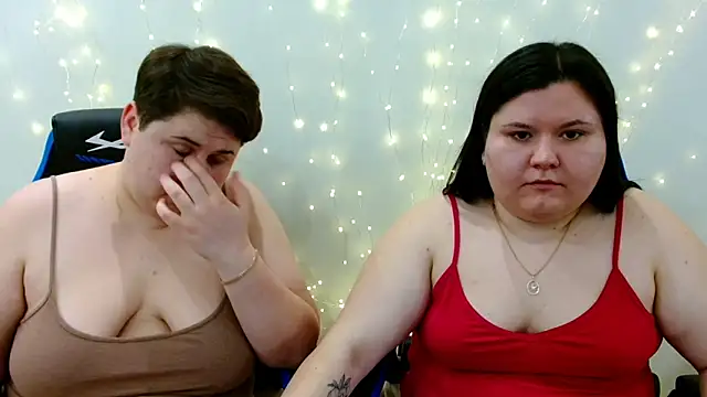 Snapshot of BeckyAndHellen chatting on 12.14.25 BeckyAndHellen online show from 12.14.25