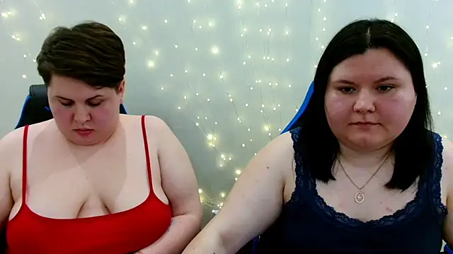 Snapshot of BeckyAndHellen chatting on 04.19.26 BeckyAndHellen online show from 04.19.26