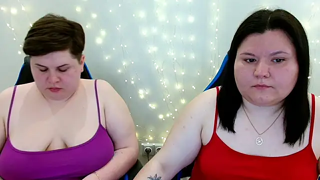 Snapshot of BeckyAndHellen chatting on 05.17.26 BeckyAndHellen online show from 05.17.26