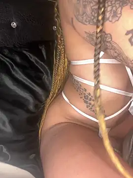 Snapshot of Shuggabutt chatting on 01.04.25 Shuggabutt online show from 01.04.25