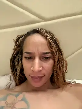 Snapshot of Shuggabutt chatting on 09.28.25 Shuggabutt online show from 09.28.25