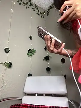 Snapshot of Shuggabutt chatting on 11.26.25 Shuggabutt online show from 11.26.25