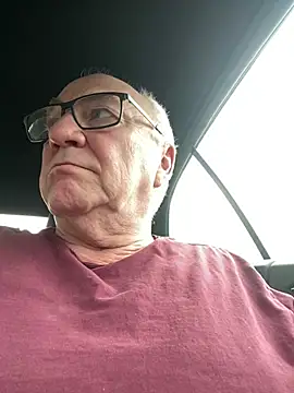 Snapshot of biggandybig chatting on 02.21.25 biggandybig online show from 02.21.25