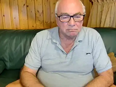 Snapshot of biggandybig chatting on 02.25.25 biggandybig online show from 02.25.25