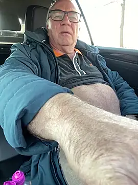 Snapshot of biggandybig chatting on 03.04.25 biggandybig online show from 03.04.25