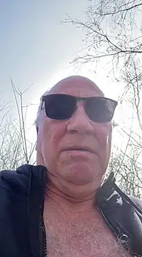 Snapshot of biggandybig chatting on 03.08.25 biggandybig online show from 03.08.25