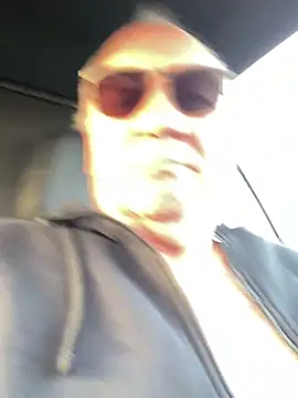 Snapshot of biggandybig chatting on 03.08.25 biggandybig online show from 03.08.25