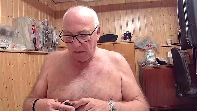 Snapshot of biggandybig chatting on 03.21.25 biggandybig online show from 03.21.25