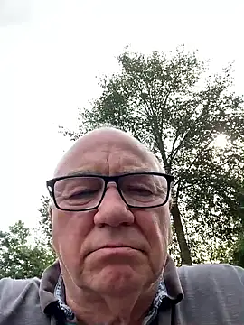 Snapshot of biggandybig chatting on 09.09.25 biggandybig online show from 09.09.25