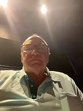 Snapshot of biggandybig chatting on 09.10.25 biggandybig online show from 09.10.25