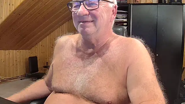 Snapshot of biggandybig chatting on 09.12.25 biggandybig online show from 09.12.25