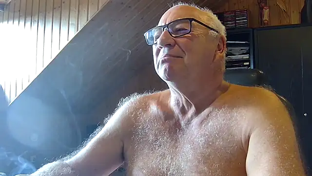 Snapshot of biggandybig chatting on 09.16.25 biggandybig online show from 09.16.25