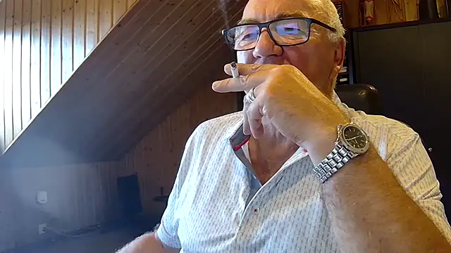 Snapshot of biggandybig chatting on 09.18.25 biggandybig online show from 09.18.25