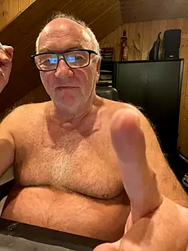 Snapshot of biggandybig chatting on 09.22.25 biggandybig online show from 09.22.25