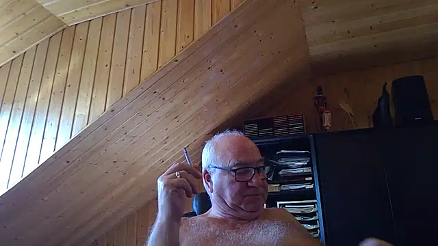 Snapshot of biggandybig chatting on 09.24.25 biggandybig online show from 09.24.25