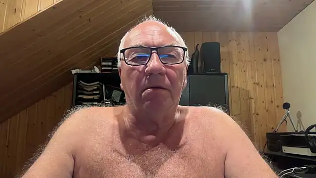 Snapshot of biggandybig chatting on 09.24.25 biggandybig online show from 09.24.25