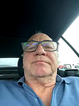 Snapshot of biggandybig chatting on 10.07.25 biggandybig online show from 10.07.25