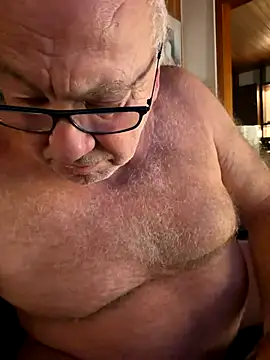 Snapshot of biggandybig chatting on 11.12.25 biggandybig online show from 11.12.25