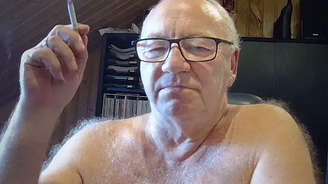 Snapshot of biggandybig chatting on 11.14.25 biggandybig online show from 11.14.25