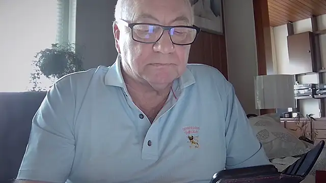 Snapshot of biggandybig chatting on 11.17.25 biggandybig online show from 11.17.25