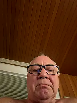 Snapshot of biggandybig chatting on 11.21.25 biggandybig online show from 11.21.25