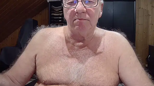 Snapshot of biggandybig chatting on 11.26.25 biggandybig online show from 11.26.25