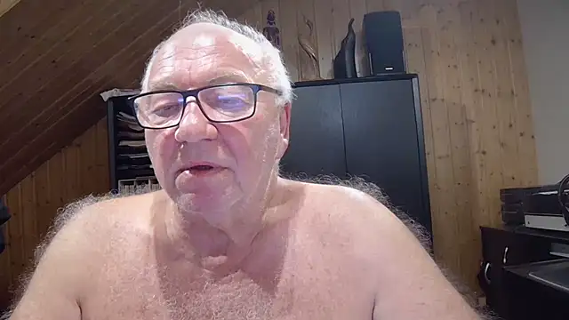 Snapshot of biggandybig chatting on 11.29.25 biggandybig online show from 11.29.25