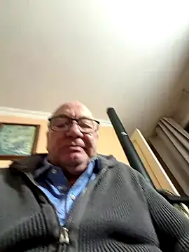 Snapshot of biggandybig chatting on 12.01.25 biggandybig online show from 12.01.25