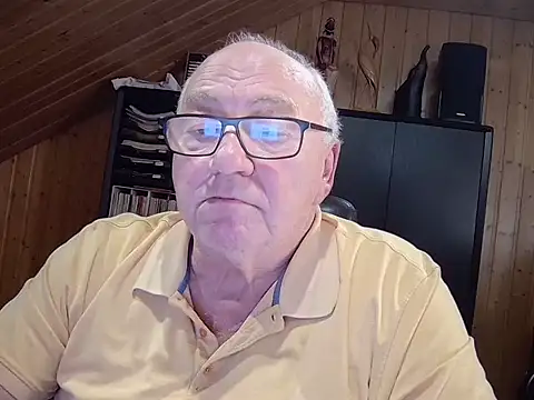 Snapshot of biggandybig chatting on 12.14.25 biggandybig online show from 12.14.25