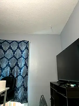 Luisrtrrr online show from 10.20.25