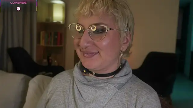 Snapshot of Ximenna_Cruz chatting on 12.03.25 Ximenna Cruz online show from 12.03.25