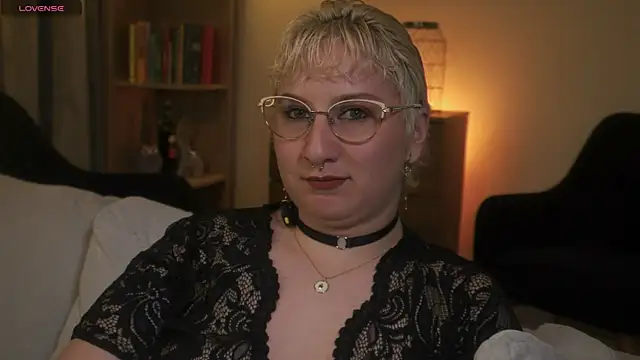 Snapshot of Ximenna_Cruz chatting on 12.05.25 Ximenna Cruz online show from 12.05.25